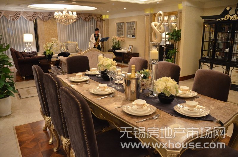 户型270平米欧式样板房：餐厅      