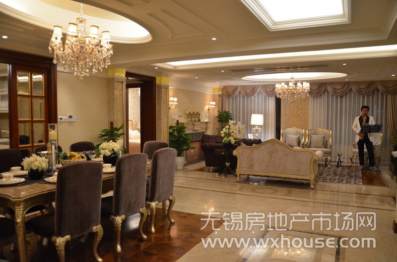 户型270平米欧式样板房：餐客厅      