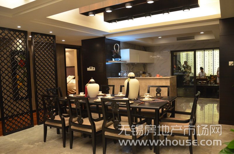 户型270平米中式样板房：餐厅      
