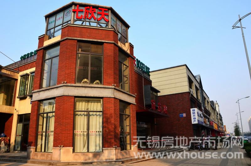 周边配套：绿地世纪城沿街商业配套      