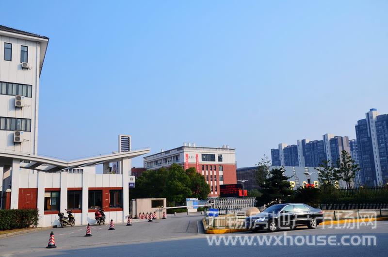 周边配套：省锡中小学、初中      