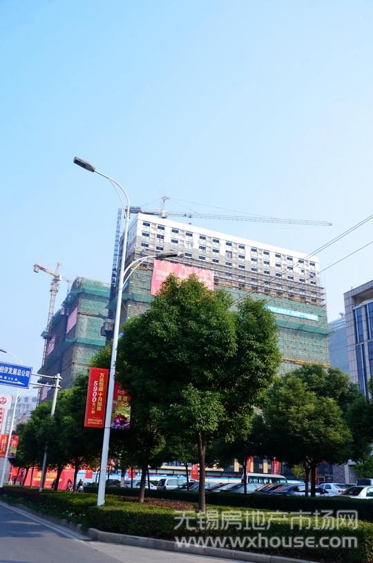 周边配套：万达广场      