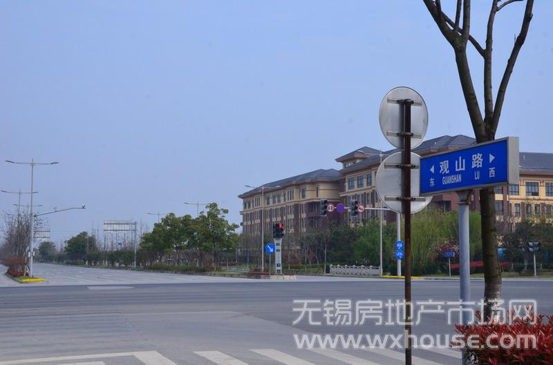 周边配套：观山路      