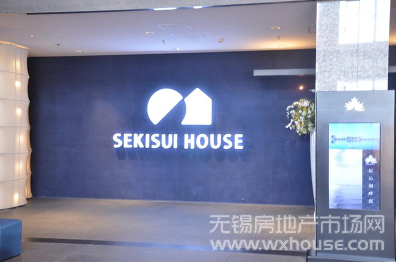 项目售楼处内      